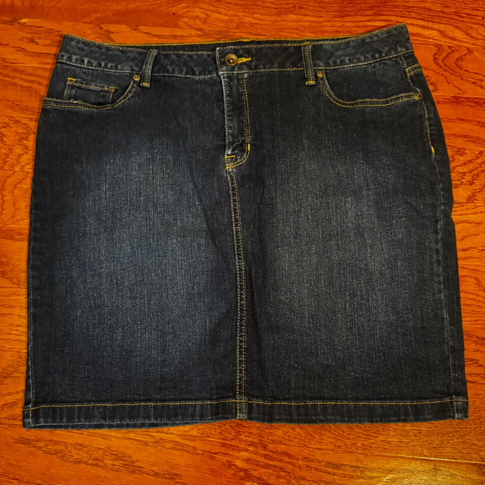 Sonoma Women’s Indigo and Stonewash Denim Skirt Size 16
